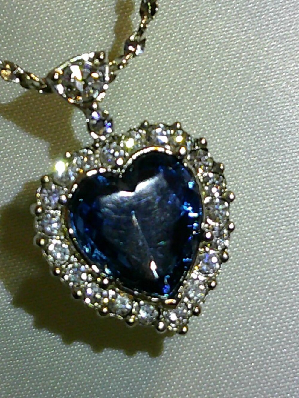 Vintage Avon 1998 Celine Dion Romantic Heart of The Ocean Necklace